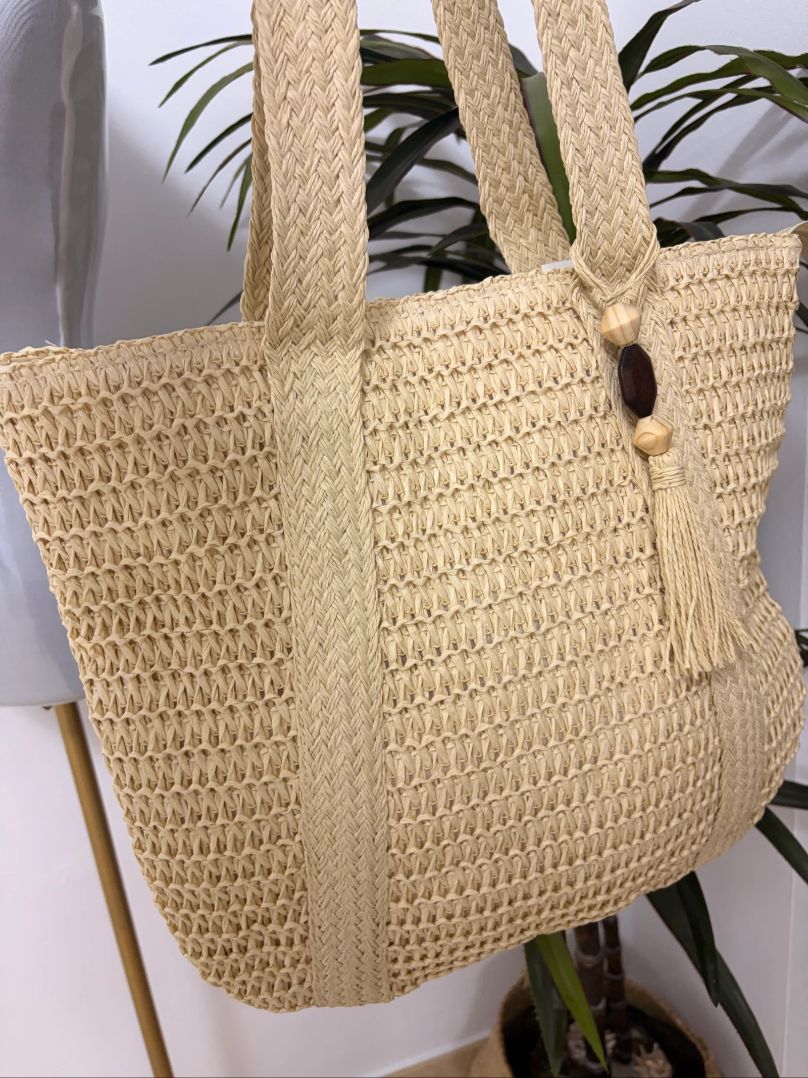 Bohemian raffia beach bag with wooden beads – photo 2